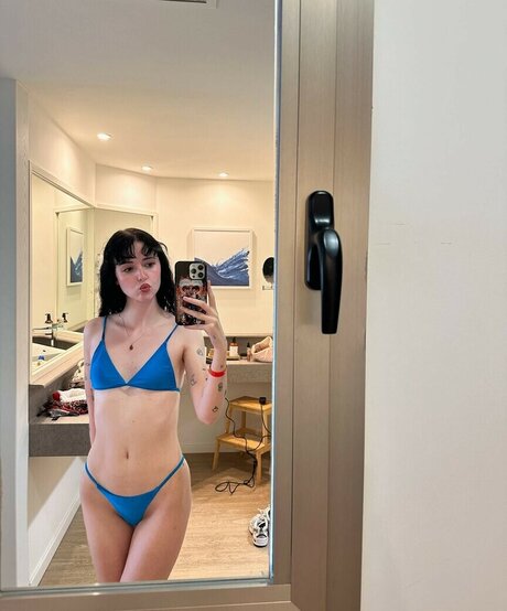 Holly Laing beautiful actress pic