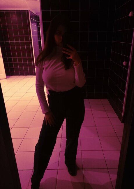 Zhukovachris hot actress image