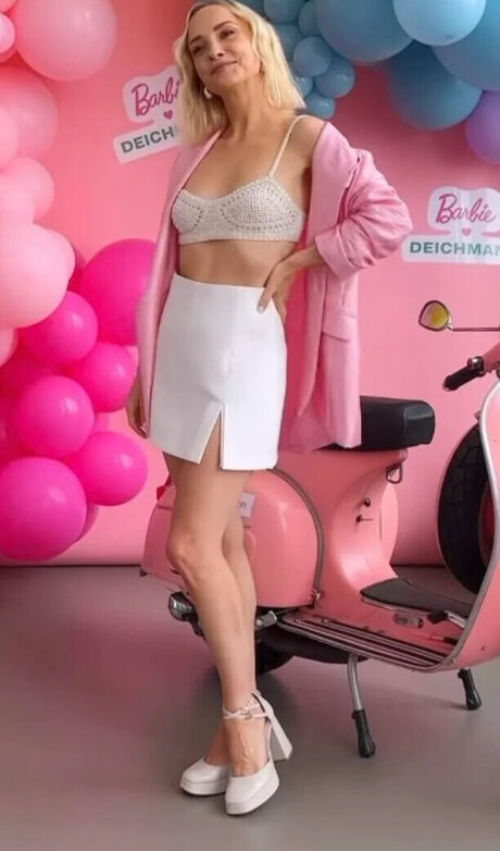 Janin Ullmann art model galleries