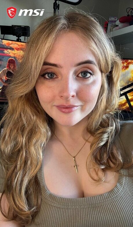 Krysttl adult star img