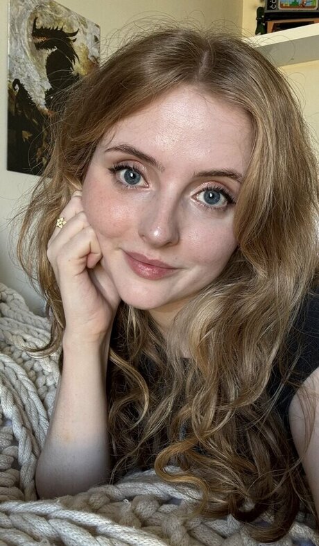 Krysttl model adult img