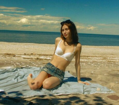 Emilykr0pp perfect actress picture