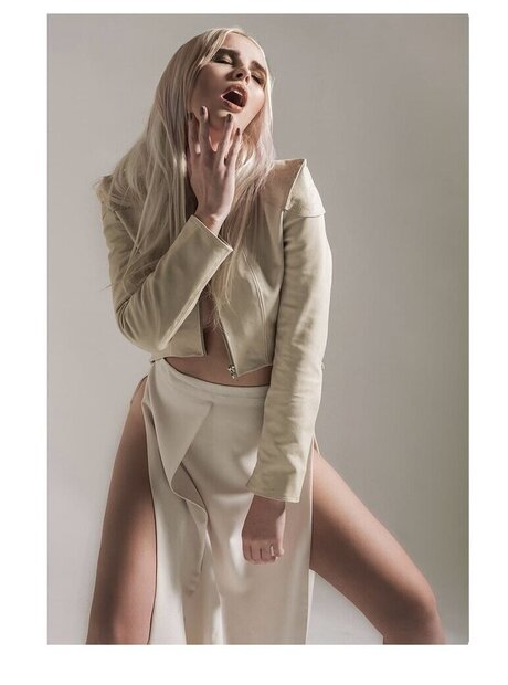 Jana Riva pornstar naked archive