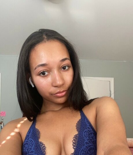 Ari Leigh Brown nudes star img