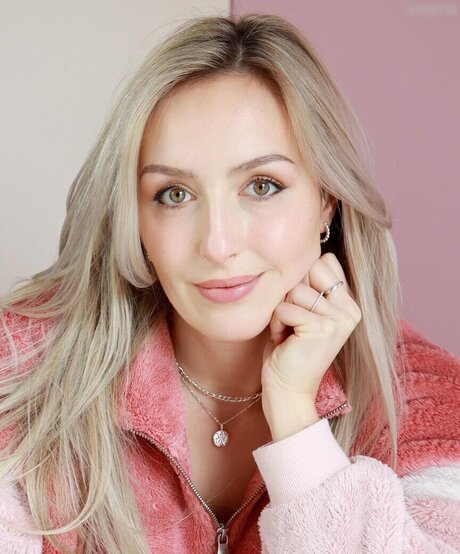 Alicia Joe pretty pornstar pictures