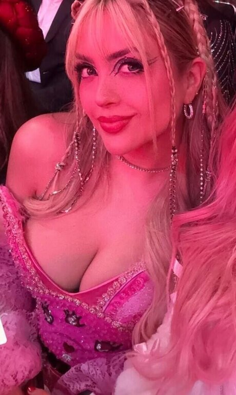 AriGameplays exclusive model pics