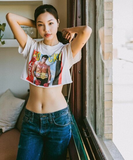 Joyce Htet free model pic