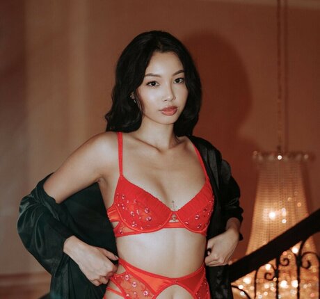 Joyce Htet sexy model pictures