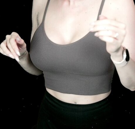 Intraventus porn model pic