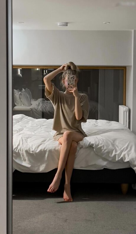 Lea Peach hd actress photos