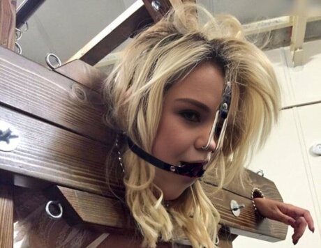 Lea Peach top pornstar galleries