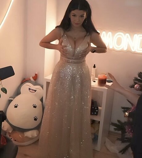 rosemondy erotic actress pic