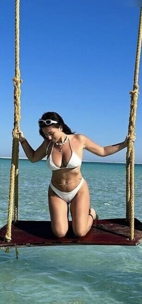 leonaankj nude model pics