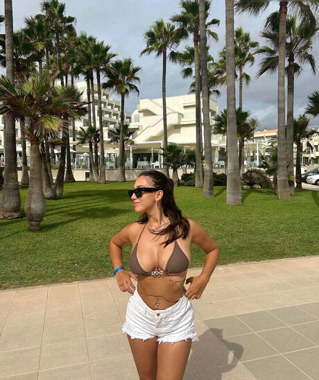 leonaankj star sexy photo