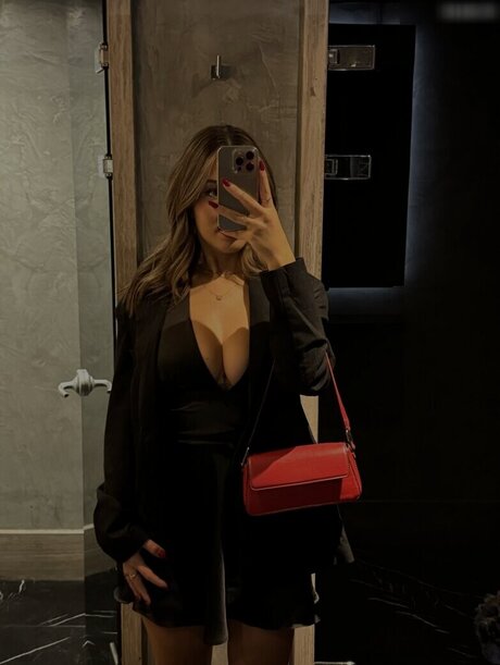 leonaankj star adult pics