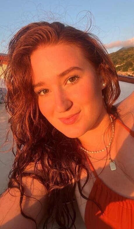 housewife onlyfans erotic image