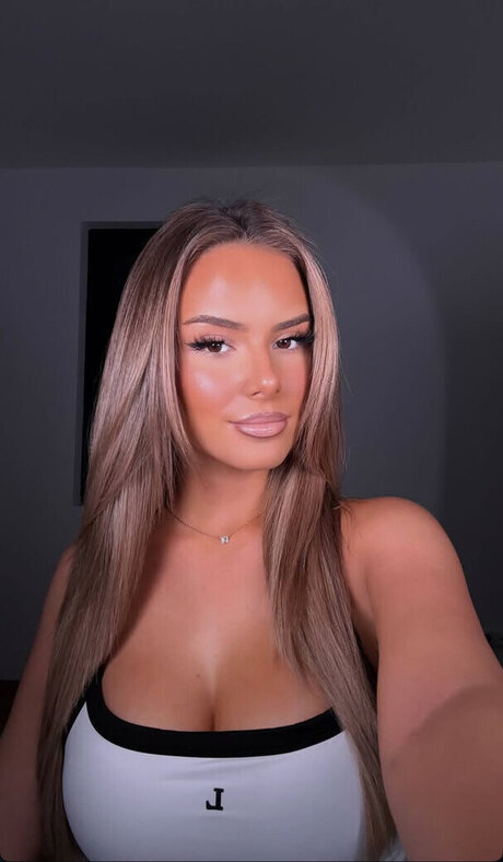 Jasmin Azizam model archive