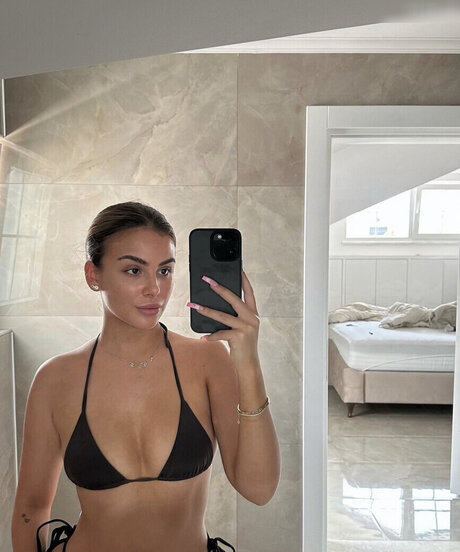 Jasmin Azizam top star photo