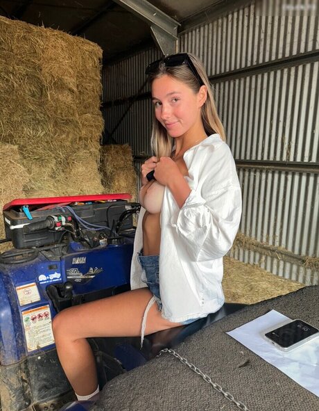 Grace Wood xxx pornstar images