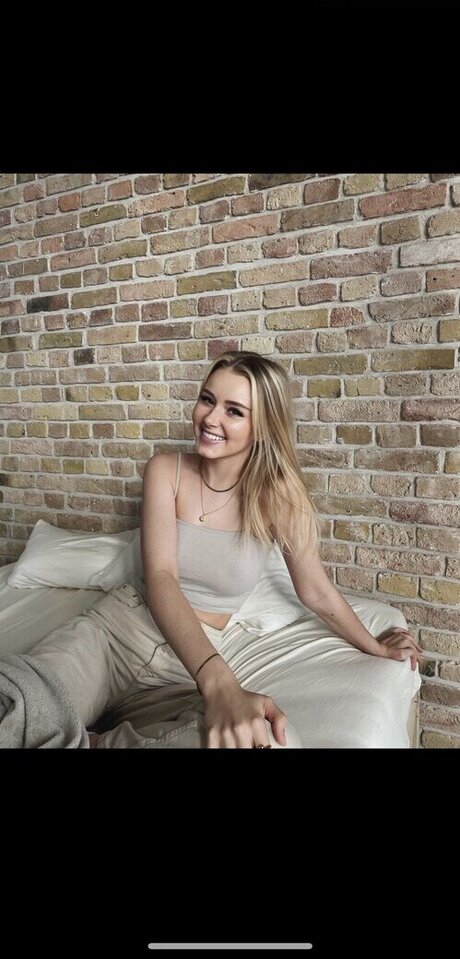 Lili Hamann model adult img