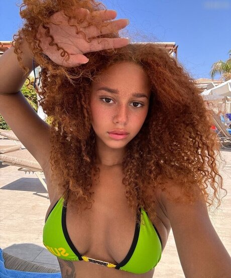 Chevelly pornographic model pic