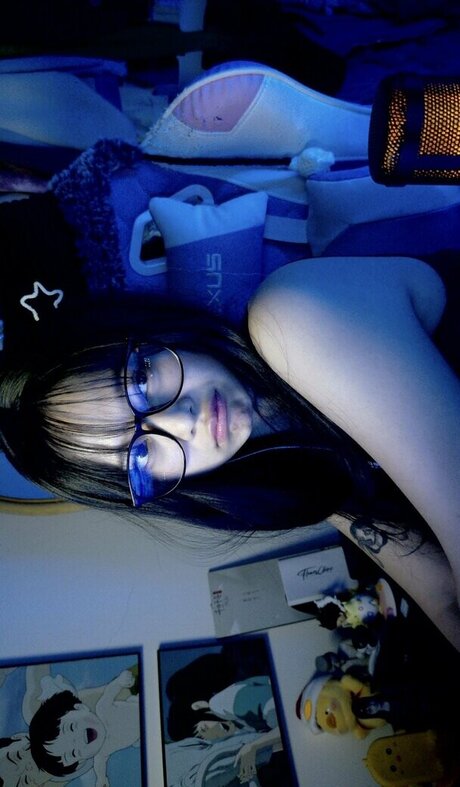 miceraa model exclusive image