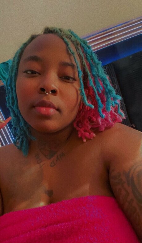 Kissmykittkatt model high quality images