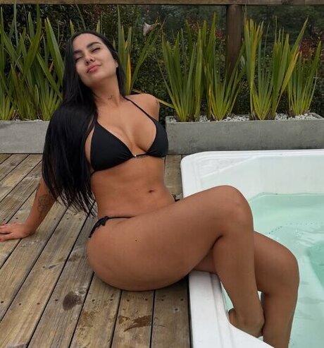 Juliana Karie star hot photo