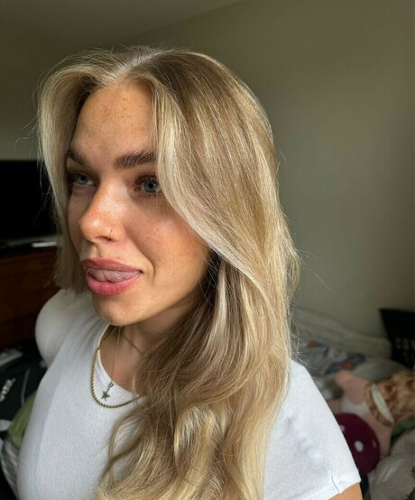 Izzy Swin nice actress images