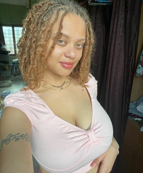 Lexcova exclusive star photo