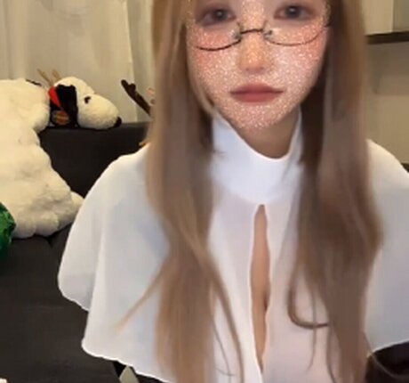 Yumino Rimu star erotic pics