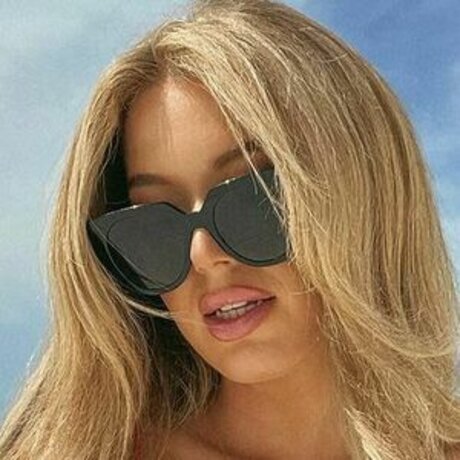 Sidney Sky model pornographic pic