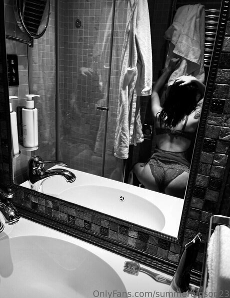 summergipson23 exclusive model picture