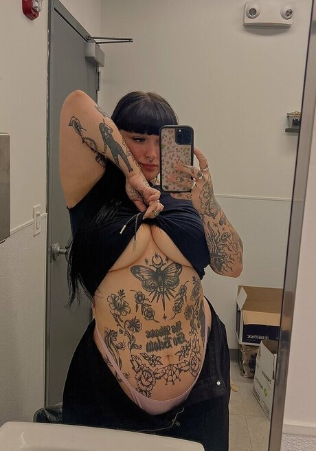 Venicecemetery erotic actress pic