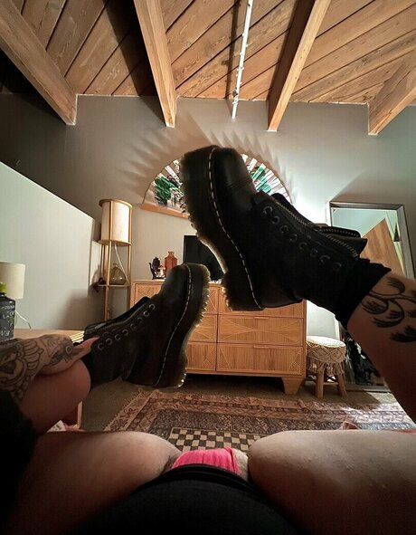 Venicecemetery nudes actress image