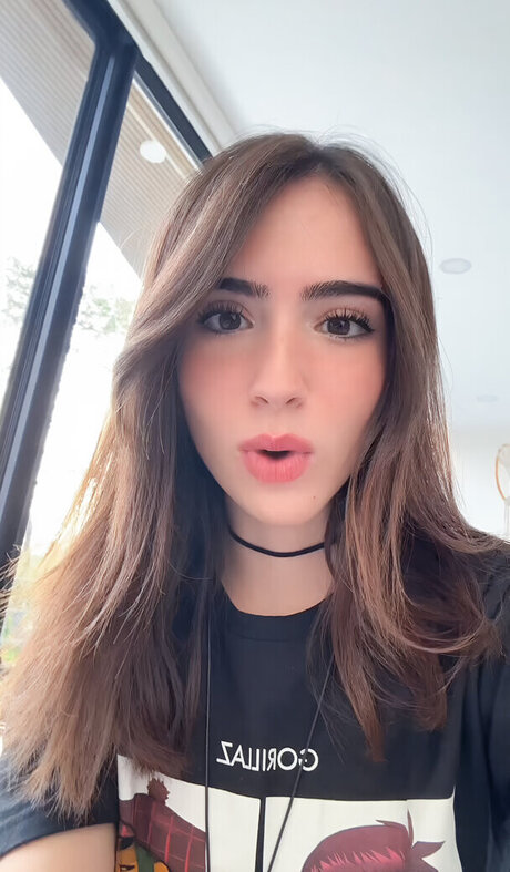 Gabriela Bee pretty pornstar pictures