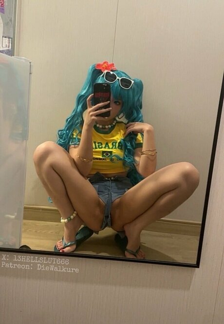 _Walk re nudes star gallery