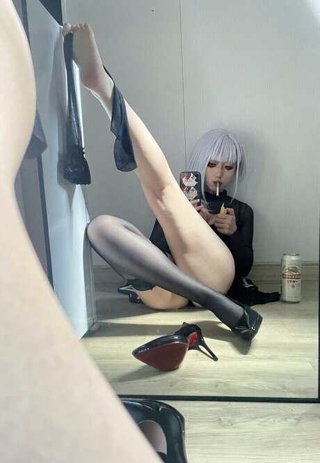 _Walk re pornographic model image