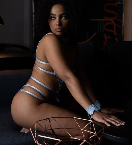 graefiin melanin pornstar art photo