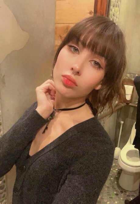 Moongirlevie top model pic