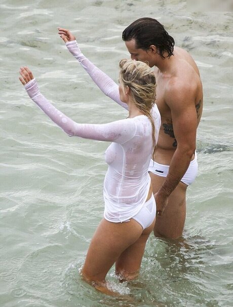 Lara Stone xxx star gallery