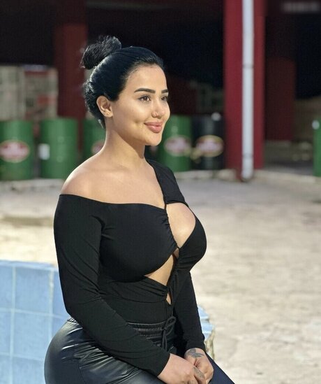 Melek Azad star best gallery