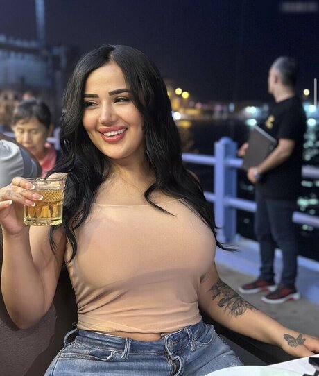 Melek Azad free actress photo