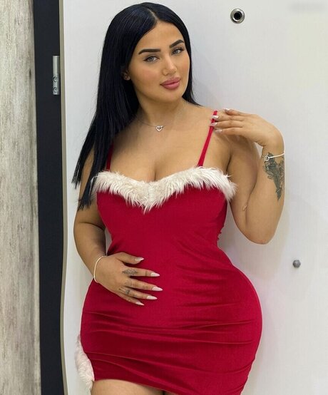 Melek Azad star perfect img