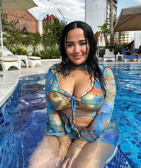 Melek Azad pretty actress photos