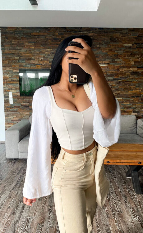 Nicole Schiebler model hot pics