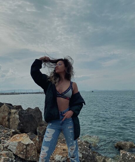 Ebrukzlyr pornstar erotic pics