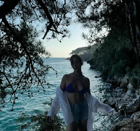 Ebrukzlyr model nice pictures