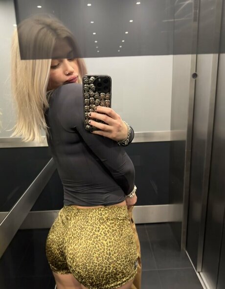 Lola Visage sex actress gallery