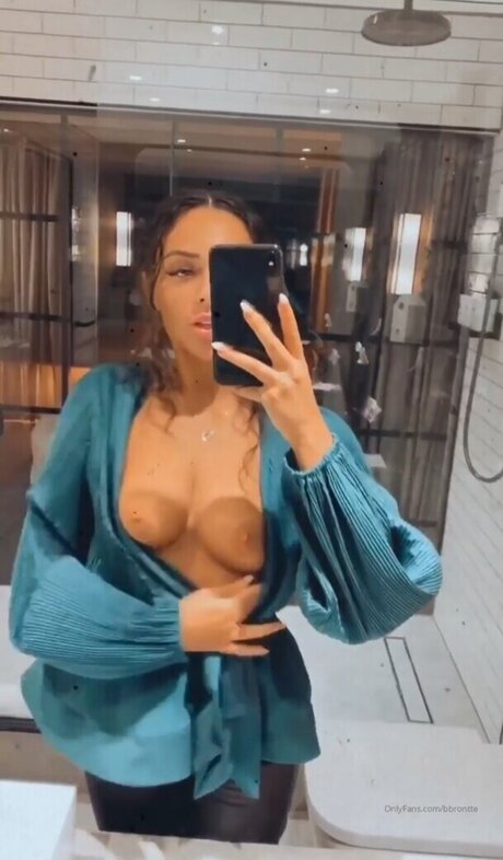 BRONT B star nudes pic